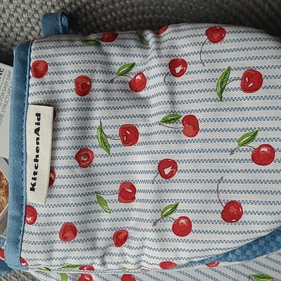 🍒KitchenAid Mini Mitts - Picture 5 of 7